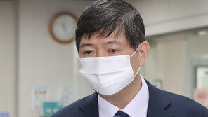 ‘재산 축소 신고 혐의’ 김홍걸, 1심 벌금 80만원…당선무효형 피해