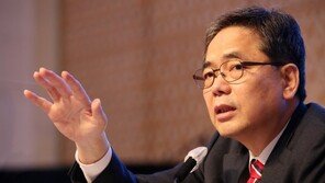 곽상도 “文 외손자, 자가격리 지켰나”…靑 “공개 불가”