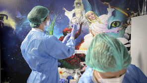 당국 “65세이상 AZ 접종 어렵다면 다른 백신도 검토”