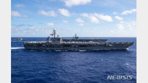 美 핵항모 루스벨트호서 코로나 확진자 나와…지난해 악몽 재현되나