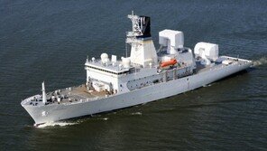 한반도서 바쁜 美 코브라볼·미사일추적함…북·중 ‘동시’ 감시