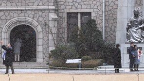 졸업 시즌… 학위수여식 일정 분산