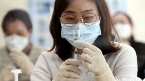 정부 “화이자 50만명분 내달 도입”… 간호사들 백신접종 교육