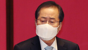 홍준표 “文 임기 말 되니 내부 무너져…하산 준비나 하시라”