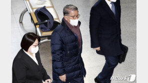 ‘1000억대 횡령·배임’ 의혹 최신원 회장, 영장심사 마치고 “미안하다”