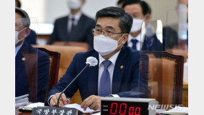 서욱 “월남 北남성은 민간인…6시간 수영했다고 진술”