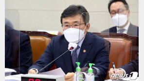 야당 “백신 접종 OECD 꼴찌, 창피하다”…복지 장관 “크게 늦지 않았다” 해명