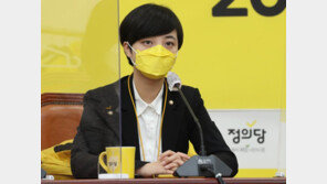 류호정, ‘비서 면직 논란’ 에 사과…“노동 가치 새기겠다”