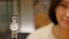 마리 앙투아네트서 영감받은 시계