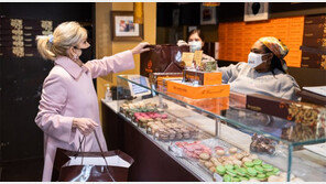 美 대통령 부인의 소박한 곱창밴드