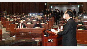 與 “박근혜정부 불법사찰 계속”… 野 “노무현정부 국정원도 사찰”