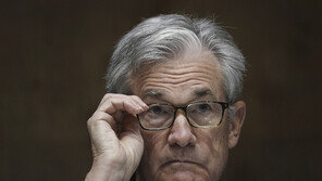 美 연준 “통화 완화정책 유지…경제, 목표와 거리 멀어”