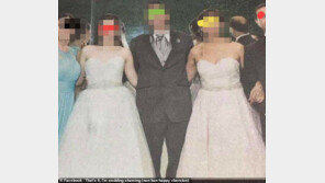 신랑 양 옆에 똑같은 웨딩드레스 입은 두 여성…무슨 일?