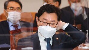 박범계 “신현수 사의표명, 안타까워…따로 이야기한 건 없어”