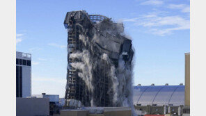 다이너마이트로 7초 만에 폭파…트럼프 상징하던 호텔 철거