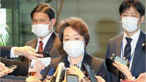 ‘남자 선수 강제 키스’ 여성이 도쿄올림픽위원장?…日 ‘들썩’