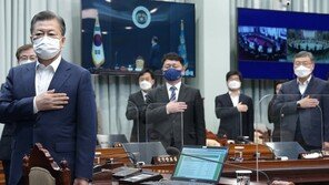 신현수 사의 막전막후… 靑 향한 검찰수사가 여권 위기감 불질러