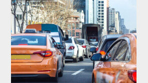 “마스크 써주세요” 요구에…50대 택시 기사 때린 ‘만취’ 공무원