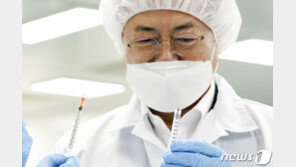 文대통령 “삼성 도움 컸다” 코로나 백신주사기 생산업체 방문