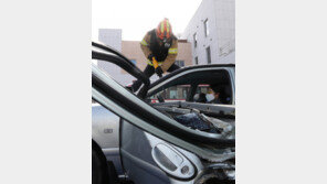 실전처럼… 교통사고 부상자 구조 훈련