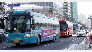 전세버스 기사들 “재난지원금 달라” 차량 시위