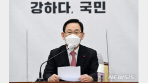 주호영 “靑, 대통령 거론 말라? 구름 위 신성한 존재냐”