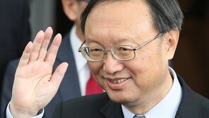 中양제츠. ‘백신 외교’ 주력…중동·아프리카 순방으로 입지 다진다