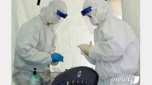 ‘폭발적 4차 유행’ 막으려면…“9시까지 복귀·3人 제한해야”