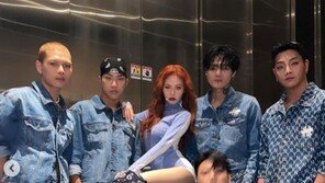 여섯 남자에 둘러싸인 ‘패왕색’ 현아, 독보적 섹시미 폭발