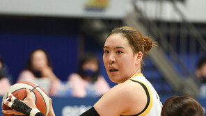 ‘박지수 29경기 더블더블’ KB국민은행, 우승 실낱 희망 이어