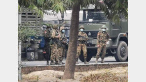 미얀마軍, 쿠데타 항의 시위대에 실탄·고무탄 무차별 발포…최소 3명 사망