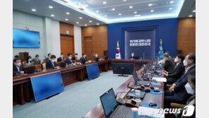 ‘나흘 숙고’ 신현수 22일 일단 출근…“사표냐 복귀냐 예측 불가”