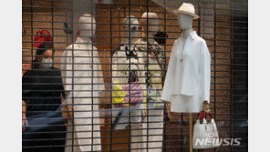 英 “7월까지 모든 성인 1차 접종…현재 3분의 1 완료”