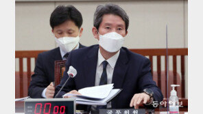 이인영, 북한 압박 구상하는 美에 “철도 제재 풀자”