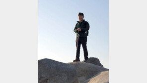 박범계 “지치지 않게! 기운 차려서” 페북에 등산 사진