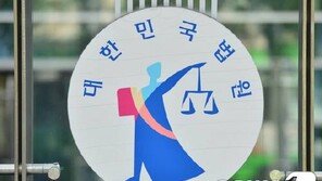 차에 여친 매달고 100m 간 20대, 결혼으로 면피하려다 실형