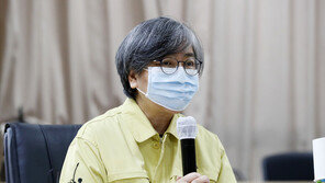 정치권 백신 1호 접종 논란…정은경 “실험대상 표현 적절치 않아”