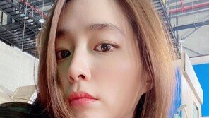 ‘40세’ 이민정, 근접셀카서도 빛나는 동안미모 “이제 셀카는 어색”