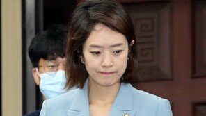 이번엔 고민정 “文대통령 끌어들이지 마라…저라도 먼저 맞겠다”