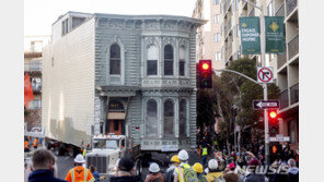 “이사비만 4억” 139년 된 이층집 ‘통째로’ 이사