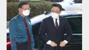 ‘주식거래’ 수사받는 김진욱 공수처장, 경찰청 방문해 청장과 면담