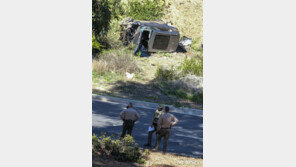 ‘골프황제’ 우즈, GV80 차량 전복사고…생명엔 지장 없어