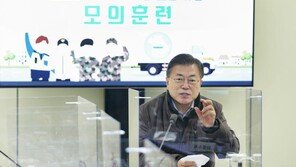 ‘백신의 시간’ D-2…靑·정부, 긴장 속 상황 관리 ‘만전’