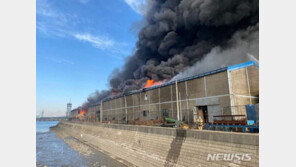 인천 동구 가구공장서 불…“대응 2단계 상향”