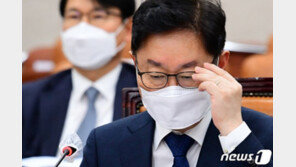 박범계 “비서실장 말대로 승인 후 발표…신현수와 충분히 소통”