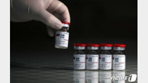 ‘백신에 칩 넣었다, 맞으면 죽는다’ 허위 전단 붙인 60대 여성 검거