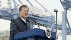文대통령 부산행…野 “선거 개입” vs 與 “편협한 생각”