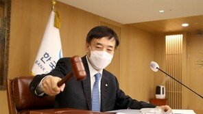 올 물가상승률 전망 1.3%로 상향… 이주열 “인플레 우려 상황 아냐”