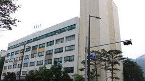 종로구청 앞 인도로 승용차 돌진…행인 2명 병원 이송