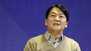 안철수 “천안함 용사들 죽음 홀대하는 나라가 나라냐”